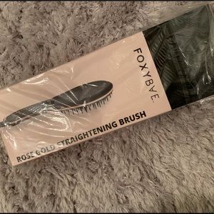 Brand New 🌟🌟FoxyBae Straightening Brush 🌟🌟